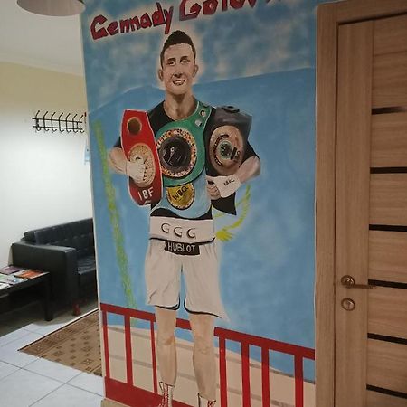 Makenty House Astana Hostel Buitenkant foto
