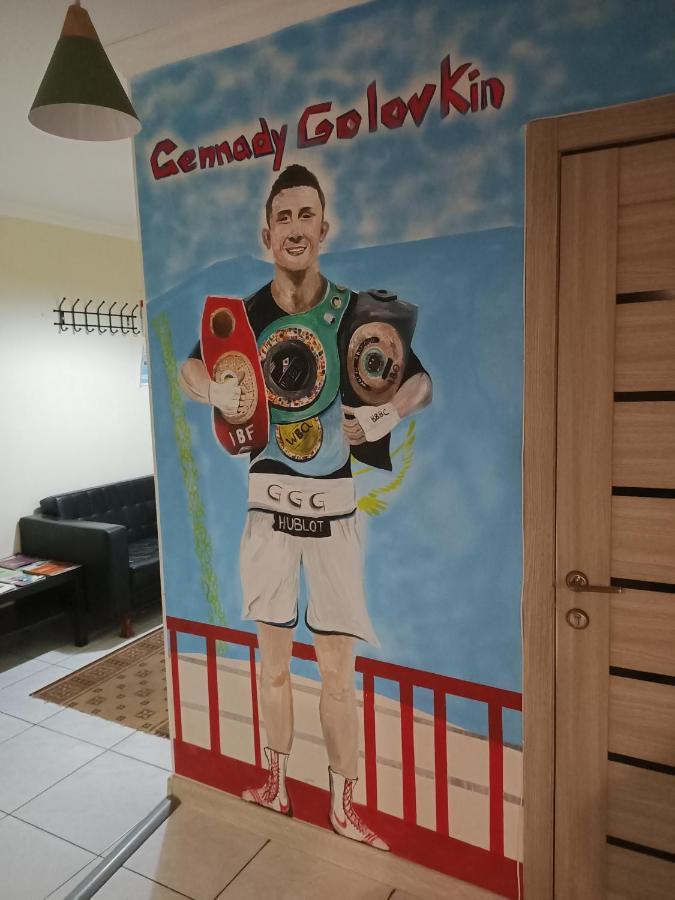 Makenty House Astana Hostel Buitenkant foto